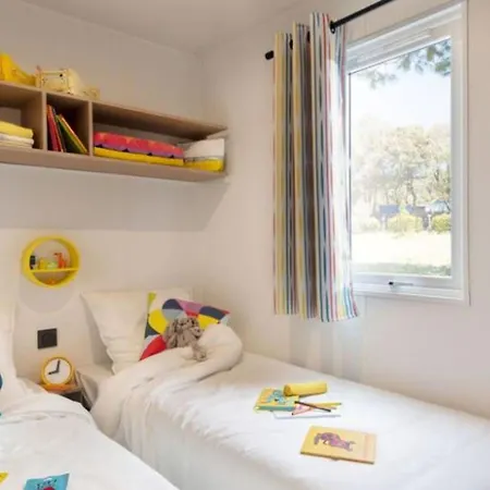 Mobil-home 4 Pers Avec Terrasse - - Api-1-52-1618 Campsite *